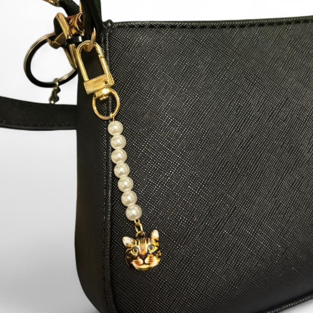 Pearl Cat Charm keychain